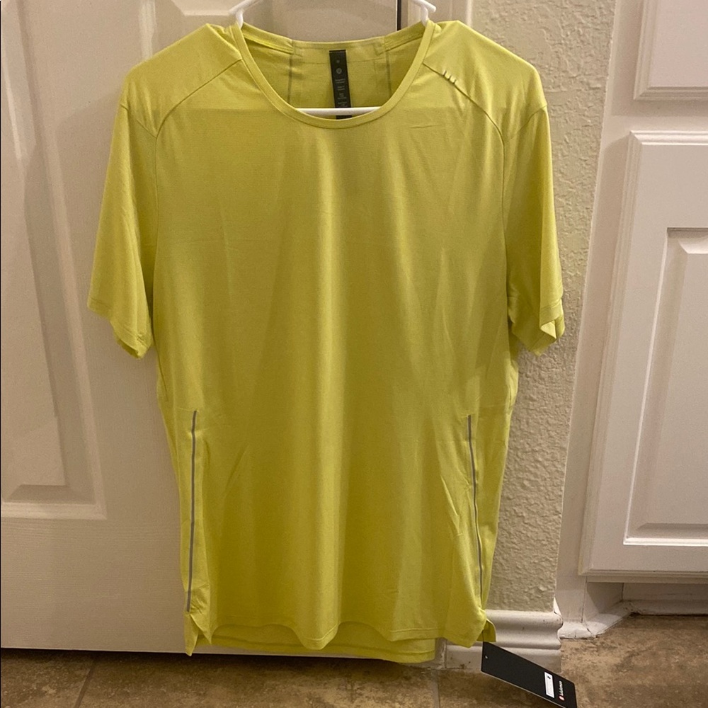Brand new Lululemon fast and free short sleeve shirt
Color: HTYS